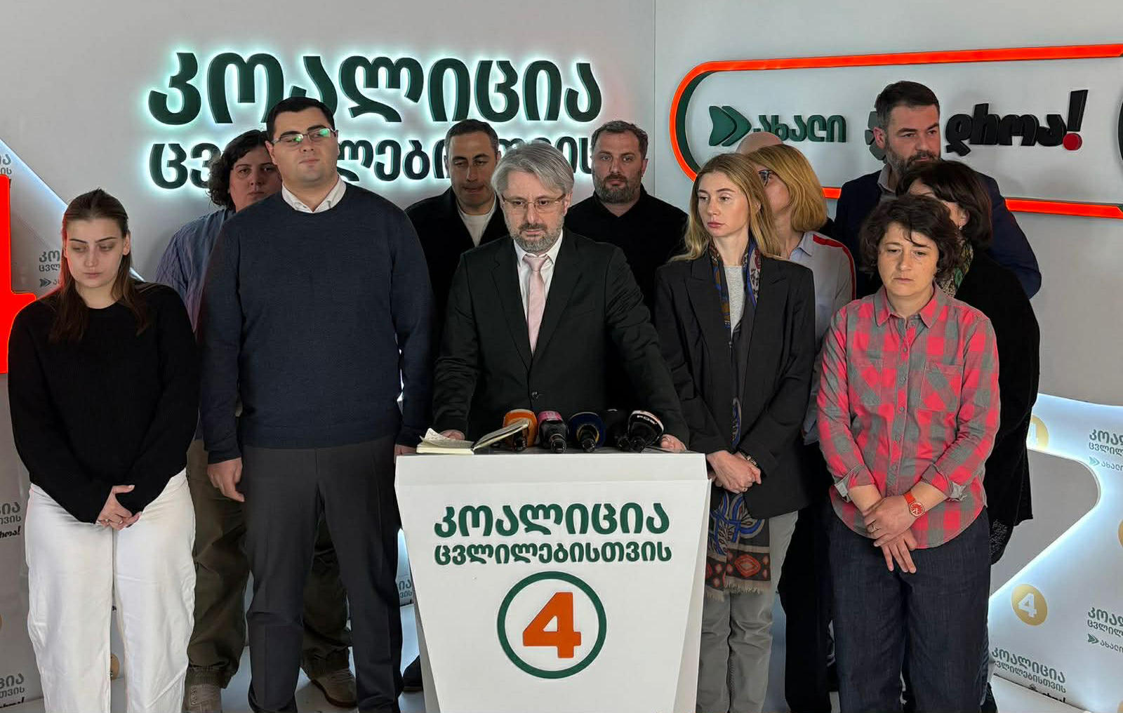 ნიკა გვარამია - პირველად ისტორიაში, ფლომასტერი დანაშაულის იარაღადაა აღიარებული, ელენეს მიესაჯა ქვეყნის სიყვარულისთვის - ამას აღვიქვამთ, როგორც სიგნალს, რომ დავნებდეთ, მაგრამ თუ ვინმეს დანებება მოუწევს, ეს იქნება ივანიშვილი