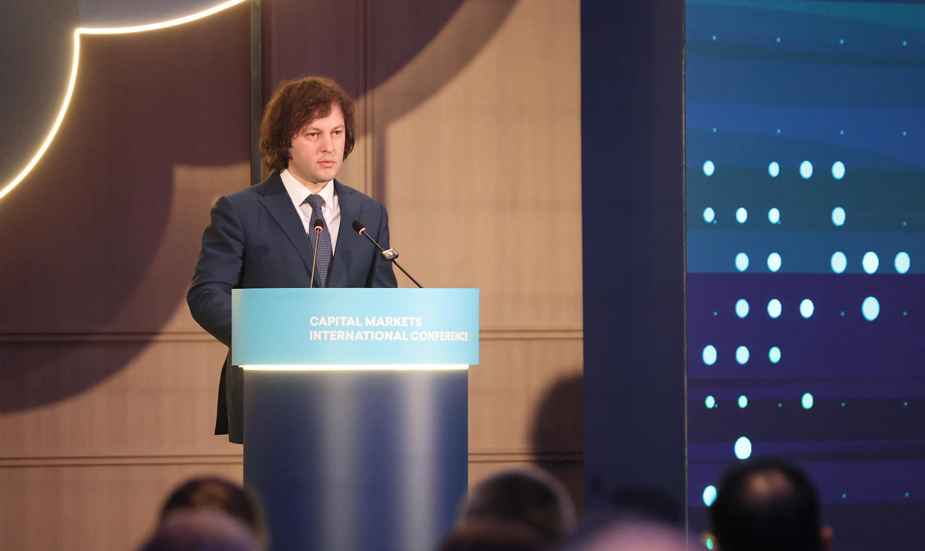 ირაკლი კობახიძე - საქართველო მსოფლიოს სთავაზობს სტაბილურ, პროგნოზირებად და კონკურენტულ გარემოს ინვესტიციებისთვის, ამ წინსვლის მთავარი მაჩვენებელი ჩვენი ფინანსური სექტორის სტაბილურობა და ეროვნული ვალუტის სიმტკიცეა