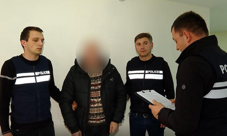 შსს - დაკავებულია წარსულში მრავალჯერ ნასამართლევი და ამჟამად პირობითი მსჯავრის ქვეშ მყოფი პირი, რომელმაც მიკროავტობუსით მგზავრობისას, არასრულწლოვანი გოგოს მიმართ გარყვნილი ქმედება განახორციელა