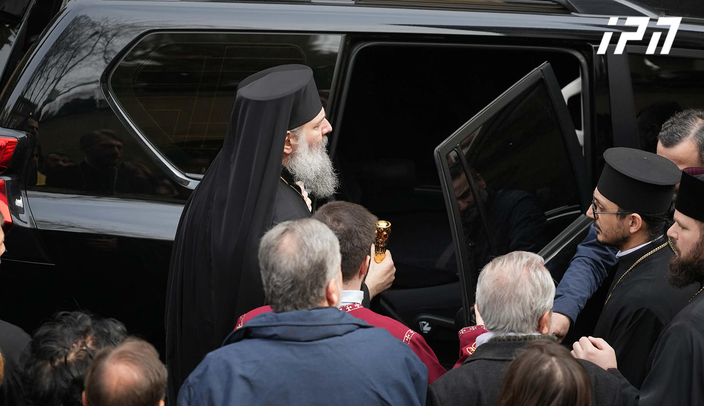 ილია მეორის გარდაცვალებიდან მეცხრე და ავტოკეფალიის აღდგენის დღესთან დაკავშირებით სიონის ტაძარში მსახურება მიმდინარეობს