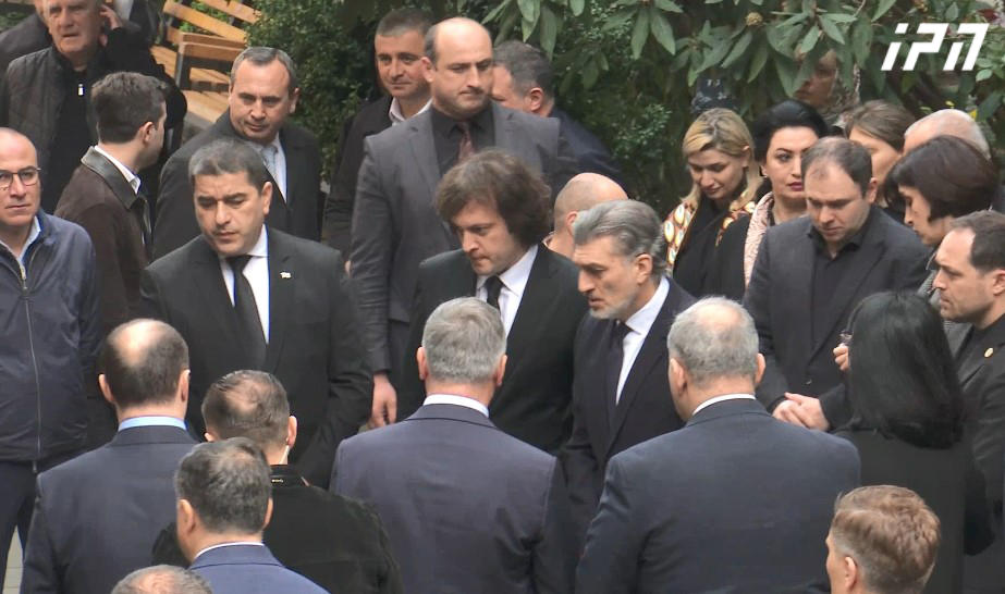 სიონის საპატრიარქო ტაძარში ხელისუფლების წარმომადგენლები მივიდნენ