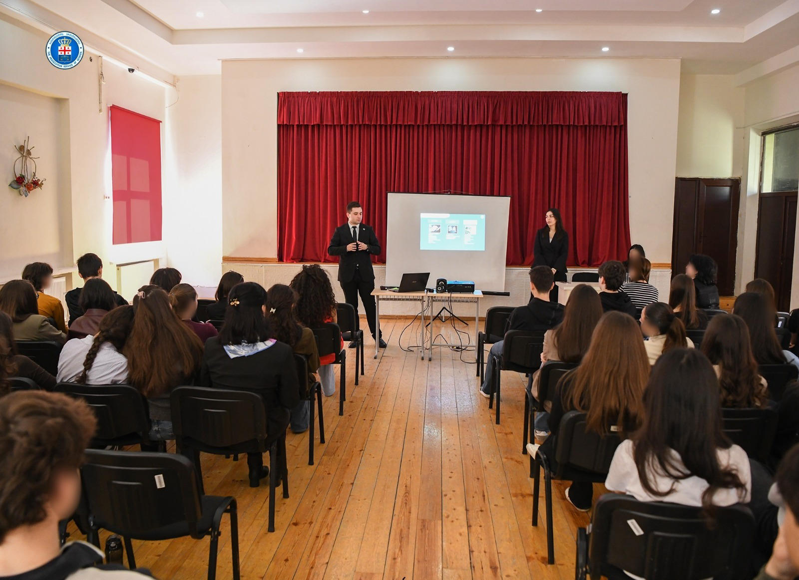 პროკურორებმა ანტინარკოტიკული კამპანიის ფარგლებში, მოსწავლეებთან საინფორმაციო შეხვედრა გამართეს