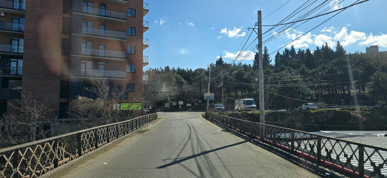 მდინარე დიღმურას ხიდზე, 14 აპრილიდან ხუთი თვის განმავლობაში, საავტომობილო მოძრაობა სრულად შეიზღუდება