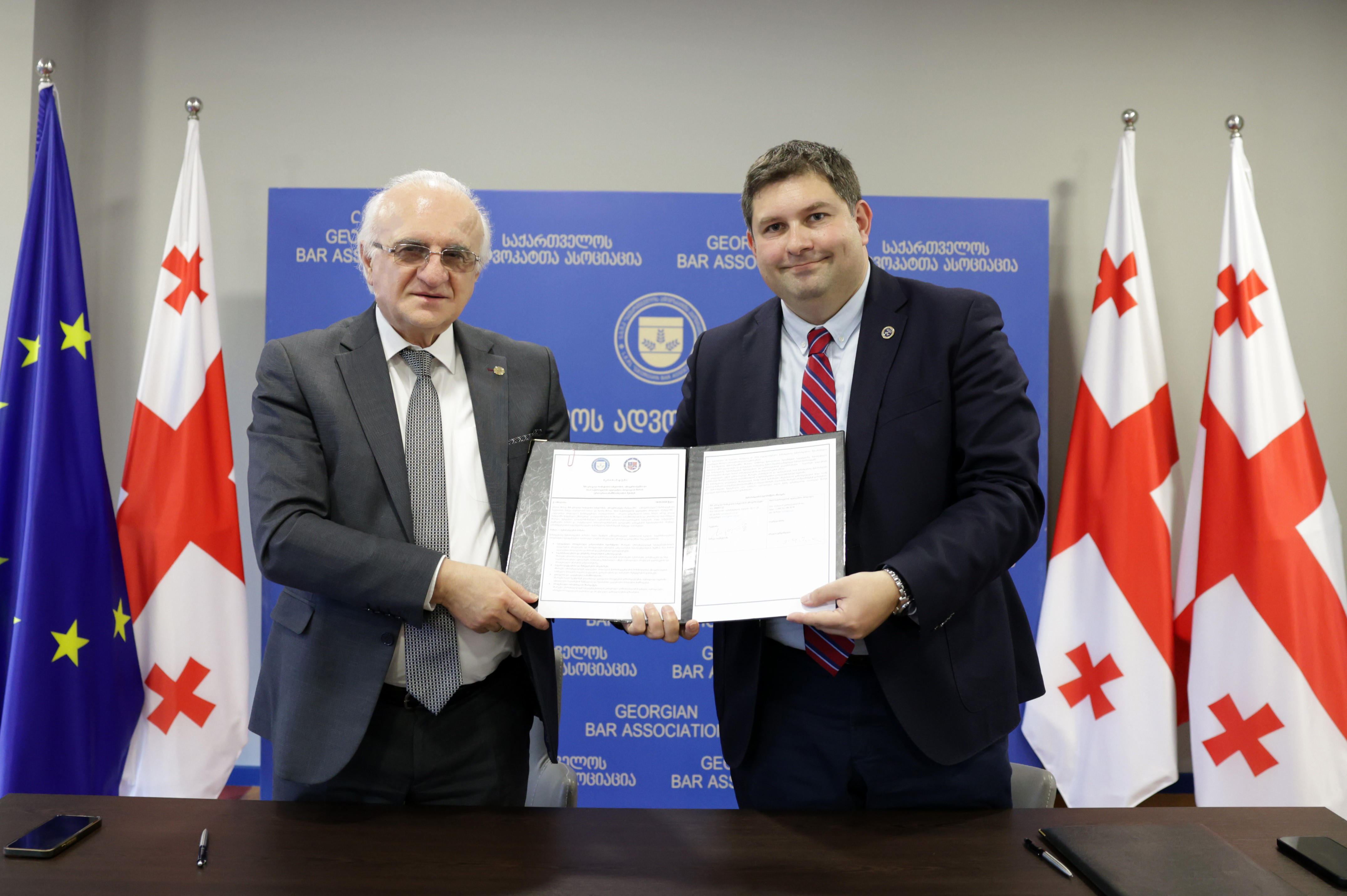 ადვოკატთა ასოციაციასა და გრიგოლ რობაქიძის უნივერსიტეტს შორის ურთიერთთანამშრომლობის მემორანდუმი გაფორმდა