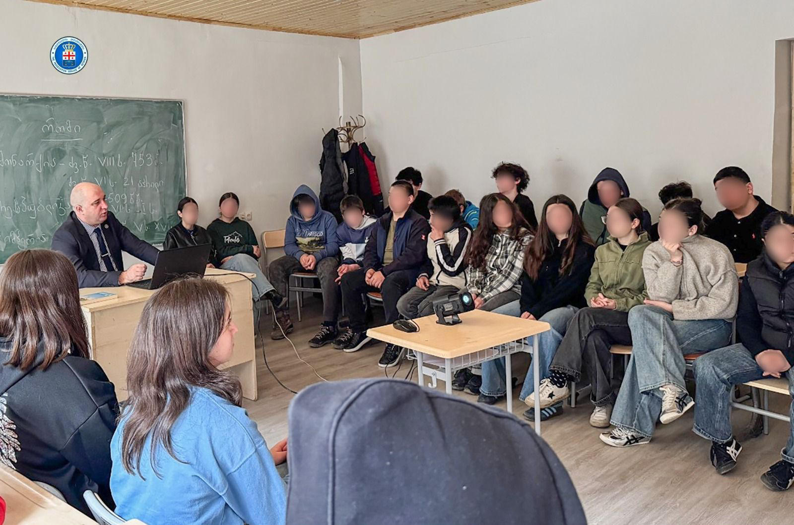 საქართველოს პროკურატურის ანტინარკოტიკული კამპანიის ფარგლებში, მესტიის მე-3 საჯარო სკოლის მოსწავლეებთან საინფორმაციო შეხვედრა გაიმართა