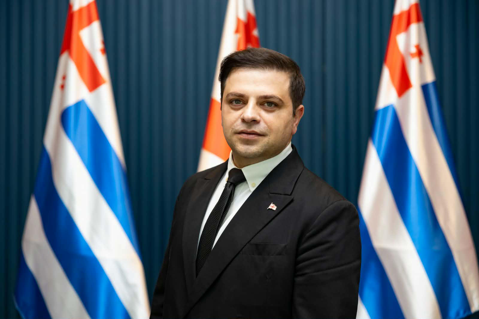 ფრაქცია „ქართული ოცნება“ აჭარის უმაღლესი საბჭოს თავმჯდომარის თანამდებობაზე ცოტნე ანანიძის კანდიდატურას წარადგენს