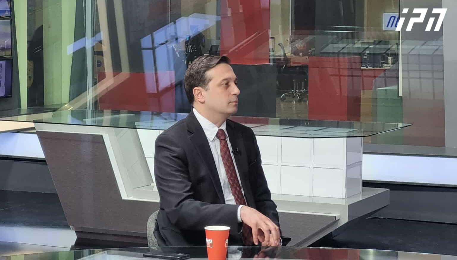 ლევან იოსელიანი - ალეკო ელისაშვილი ჩემი მეგობარია, მან იცის, რომ ჩემი იმედი უნდა ჰქონდეს - მის მიმართ არასასურველ მოპყრობას არ აქვს ადგილი, მაგრამ არა მხოლოდ პოლიტიკოსებისთვის, ყველა ბრალდებულისთვის მნიშვნელოვანია შვილების ნახვის საშუალება ჰქონდეთ