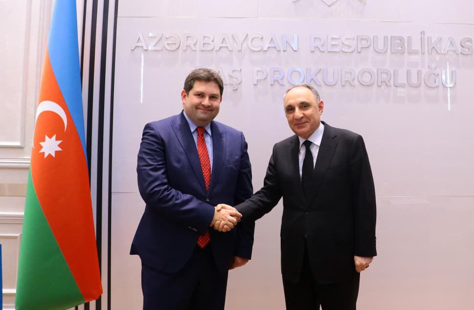 ადვოკატთა ასოციაციის თავმჯდომარე აზერბაიჯანის გენერალურ პროკურორს შეხვდა