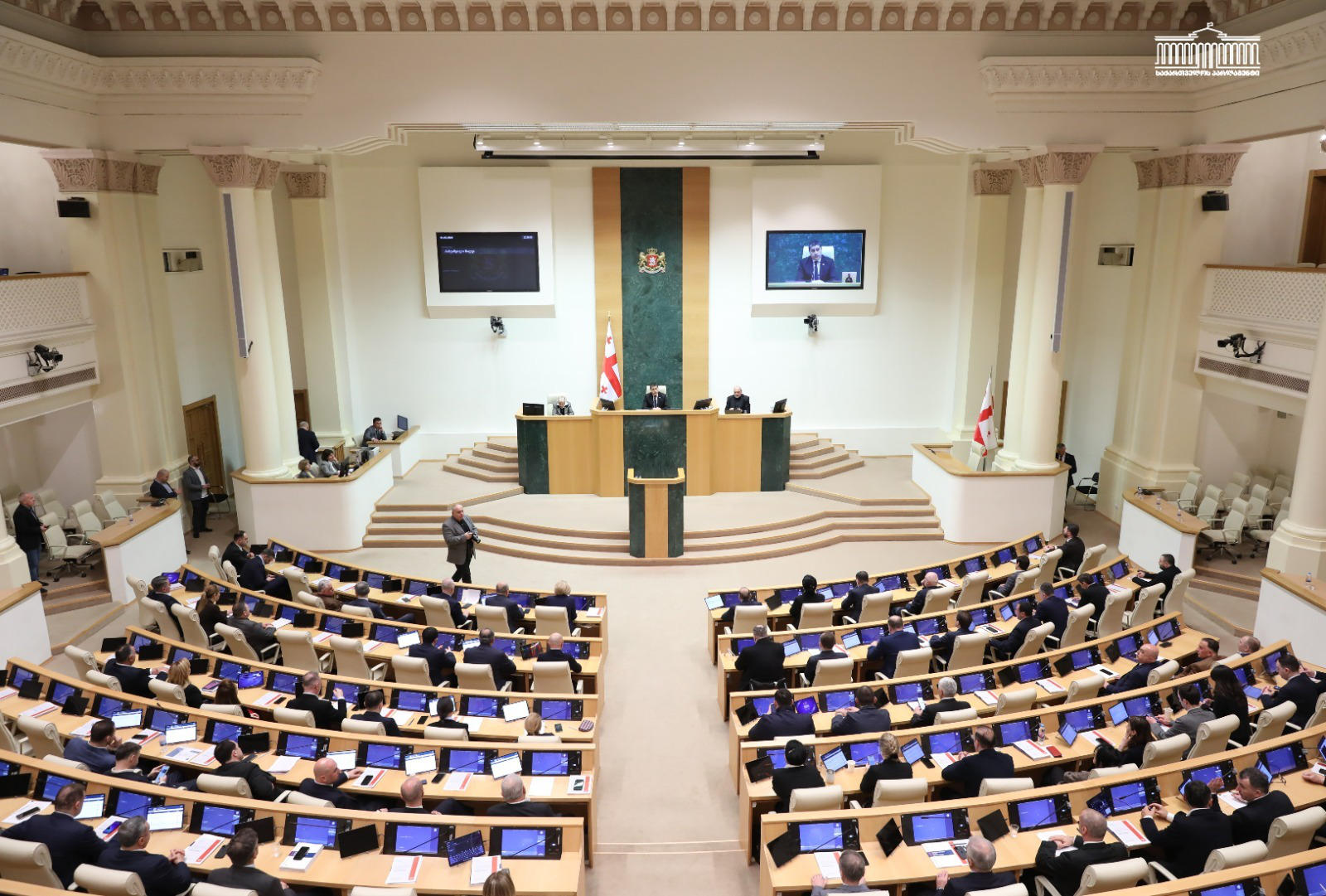 დაზვერვის სააგენტოს ოპერატიული და ანალიტიკური ფუნქციის ქვედანაყოფებში, ხელმძღვანელ თანამდებობებზე დანიშვნისთვის დაზვერვის სააგენტოში ამავე პროფილით მუშაობის ერთწლიანი გამოცდილება საკმარისი იქნება