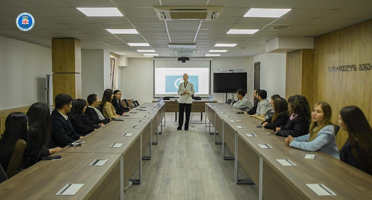 „ევროპის უნივერსიტეტის“ სამართლის საბაკალავრო პროგრამის სტუდენტები საქართველოს გენერალურ პროკურატურას ესტუმრნენ