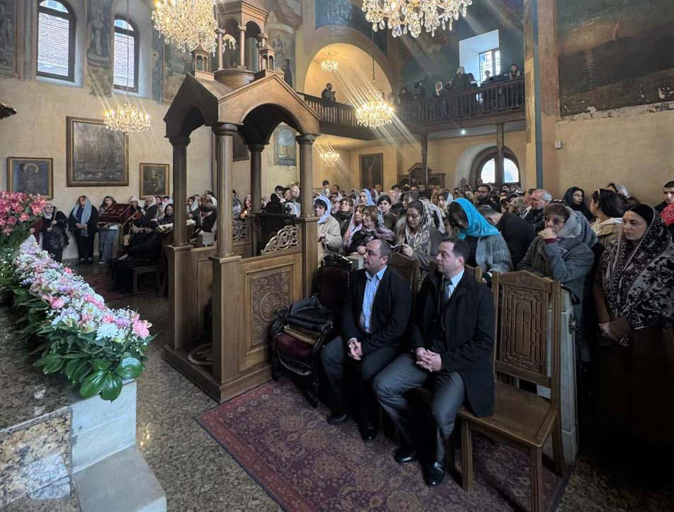 სომხური სამოციქულო ეკლესია აღდგომას აღნიშნავს