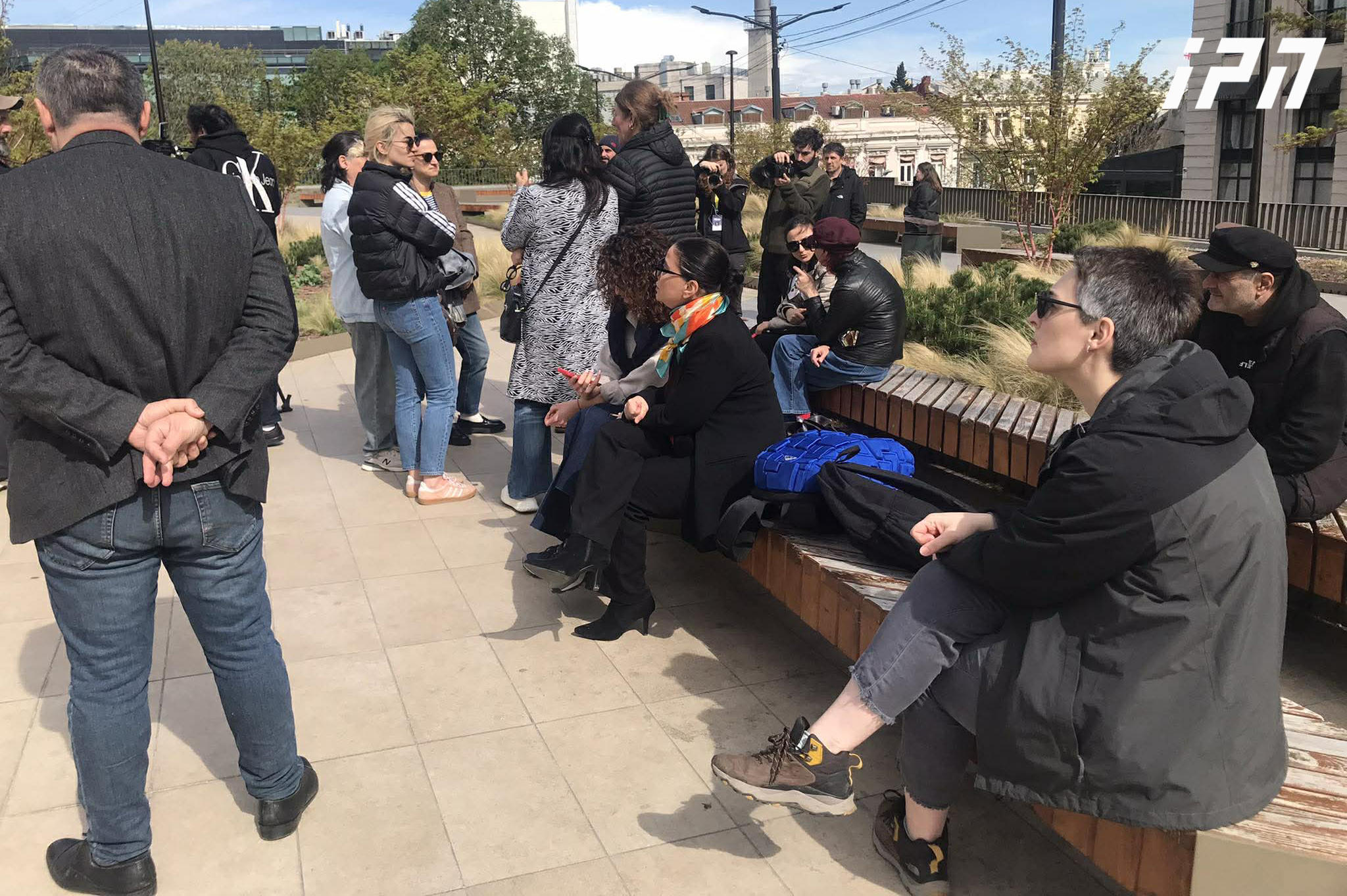 მთავრობის ადმინისტრაციასთან დიუშენის კუნთოვანი დისტროფიით დაავადებული ბავშვების მშობლების აქცია მიმდინარეობს