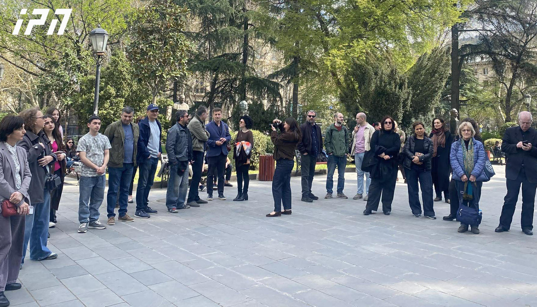 ლოზუნგით - „განათლებისთვის“, თბილისის სახელმწიფო უნივერსიტეტის პირველ კორპუსთან საპროტესტო აქცია მიმდინარეობს