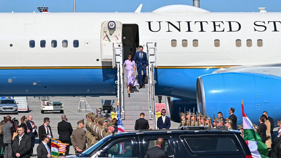 ჯეი დი ვენსი უნგრეთში ჩავიდა