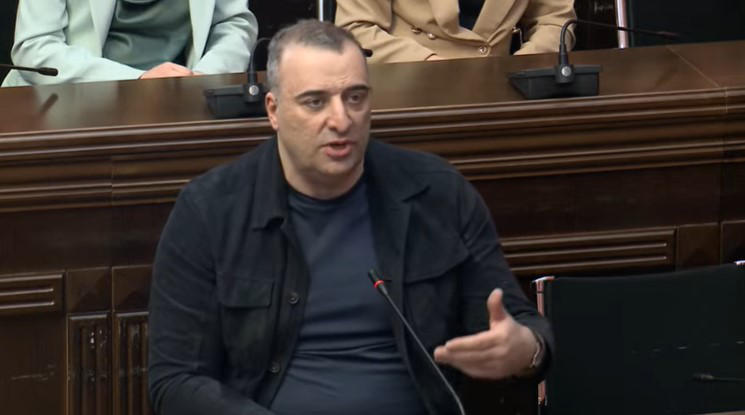 რატი იონათამიშვილი - ადამიანები, რომლებიც მიზანმიმართულად და ჯგუფურად საზოგადოებასა და სამართალდამცველებზე ძალადობდნენ, არც პროტესტანტები არიან და არც ჰუგენოტები - ისინი არიან პოლიტიკური ექსტრემისტები