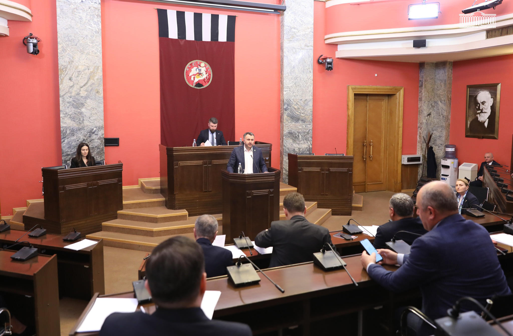 იურიდიულ საკითხთა კომიტეტმა ფრაქცია „საქართველოსთვის“ კანონის პროექტს, რომელიც შეკრება-მანიფესტაციების წესის დარღვევისთვის დაჯარიმებული პირების ჯარიმა-საურავებისგან გათავისუფლებას ითვალისწინებს, მხარი არ დაუჭირა