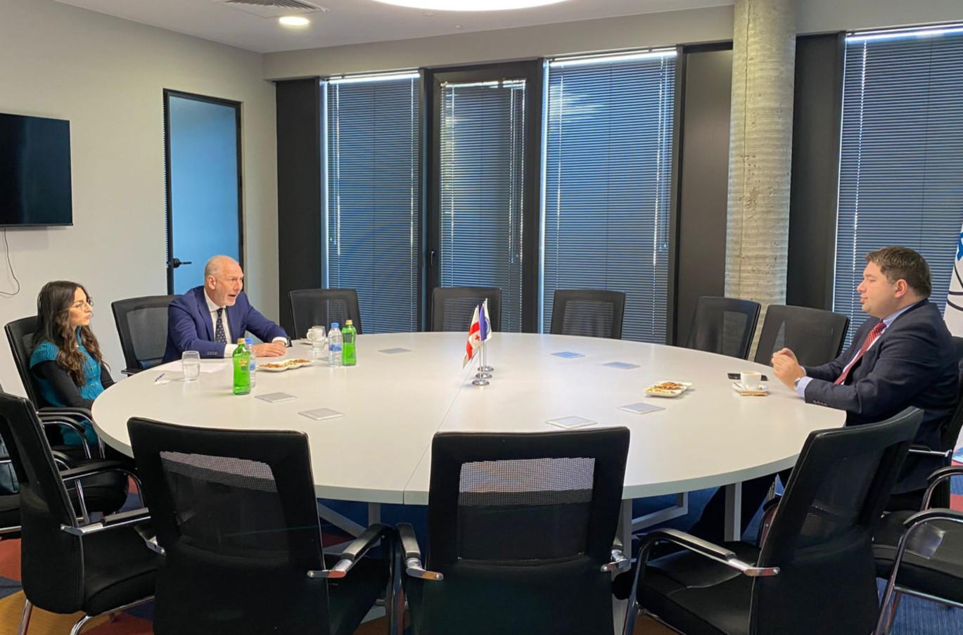 ადვოკატთა ასოციაციის თავმჯდომარემ იტალიის ელჩს უმასპინძლა