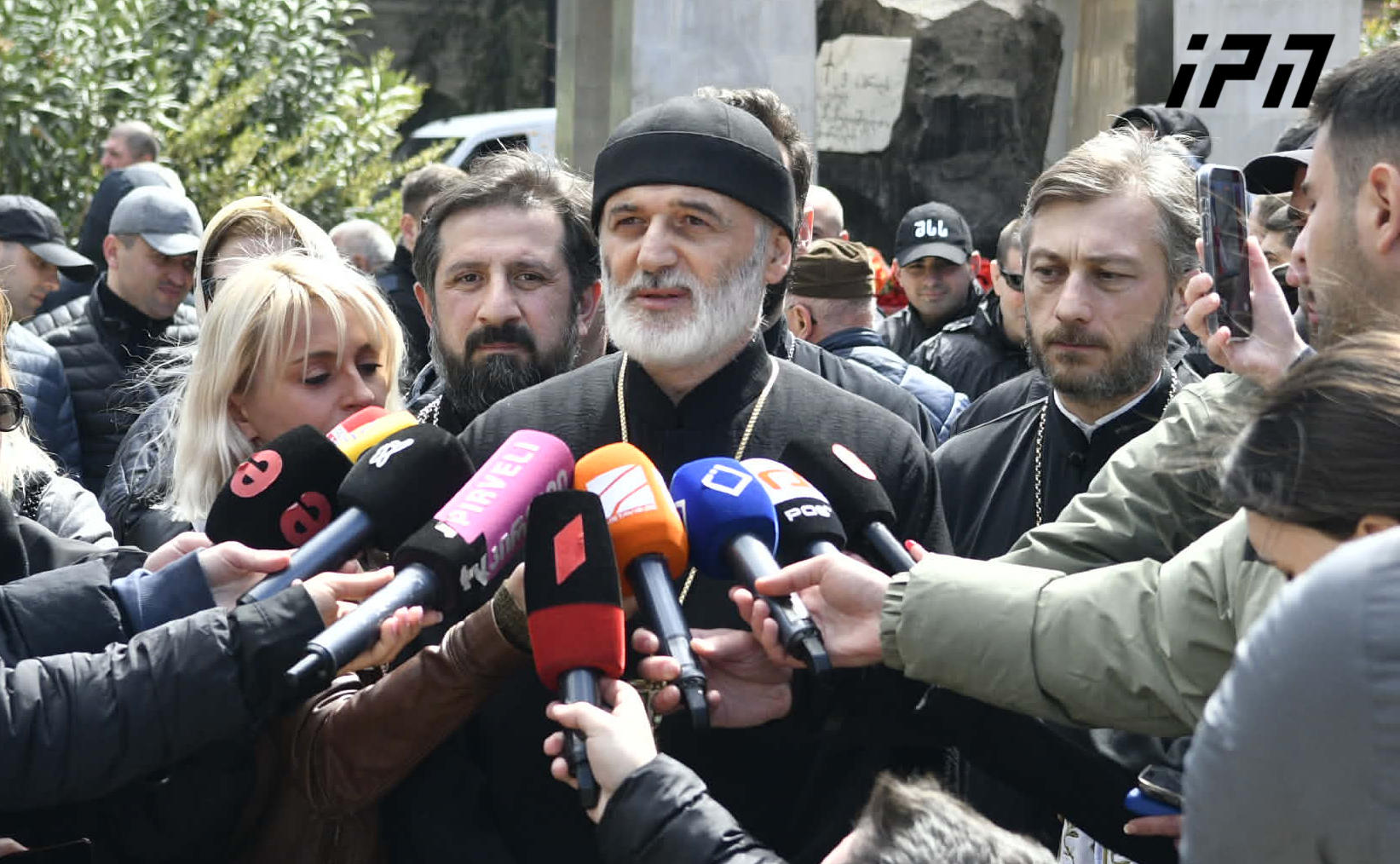 დეკანოზი ანდრია ჯაღმაიძე 9 აპრილთან დაკავშირებით - ჩვენ გვახსოვს ეს დღეები - უდიდესი ტრაგედია, ერთი მხრივ და მეორე მხრივ, გაერთიანებული ერი, ერთმანეთის მანუგეშებელი ხალხი და ერთმანეთის ჭირისუფალი