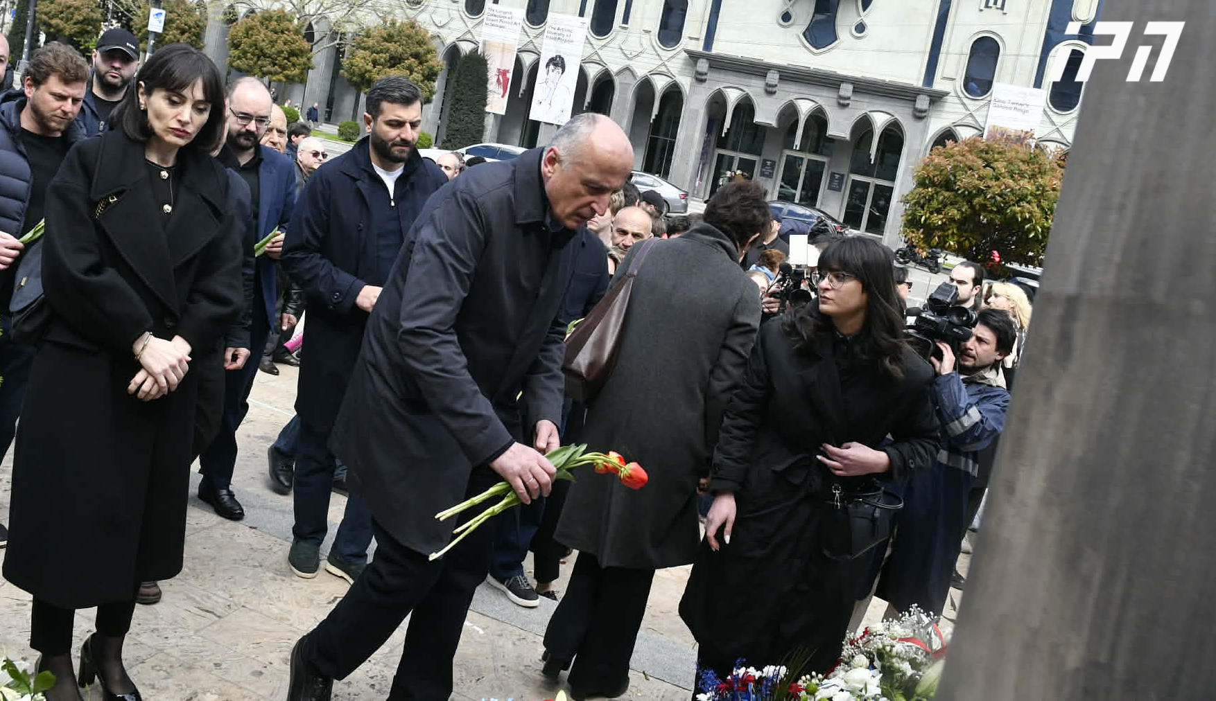 „ლელო - ძლიერი საქართველოს“ წევრები 9 აპრილის მემორიალთან მივიდნენ და დაღუპულ გმირებს პატივი მიაგეს