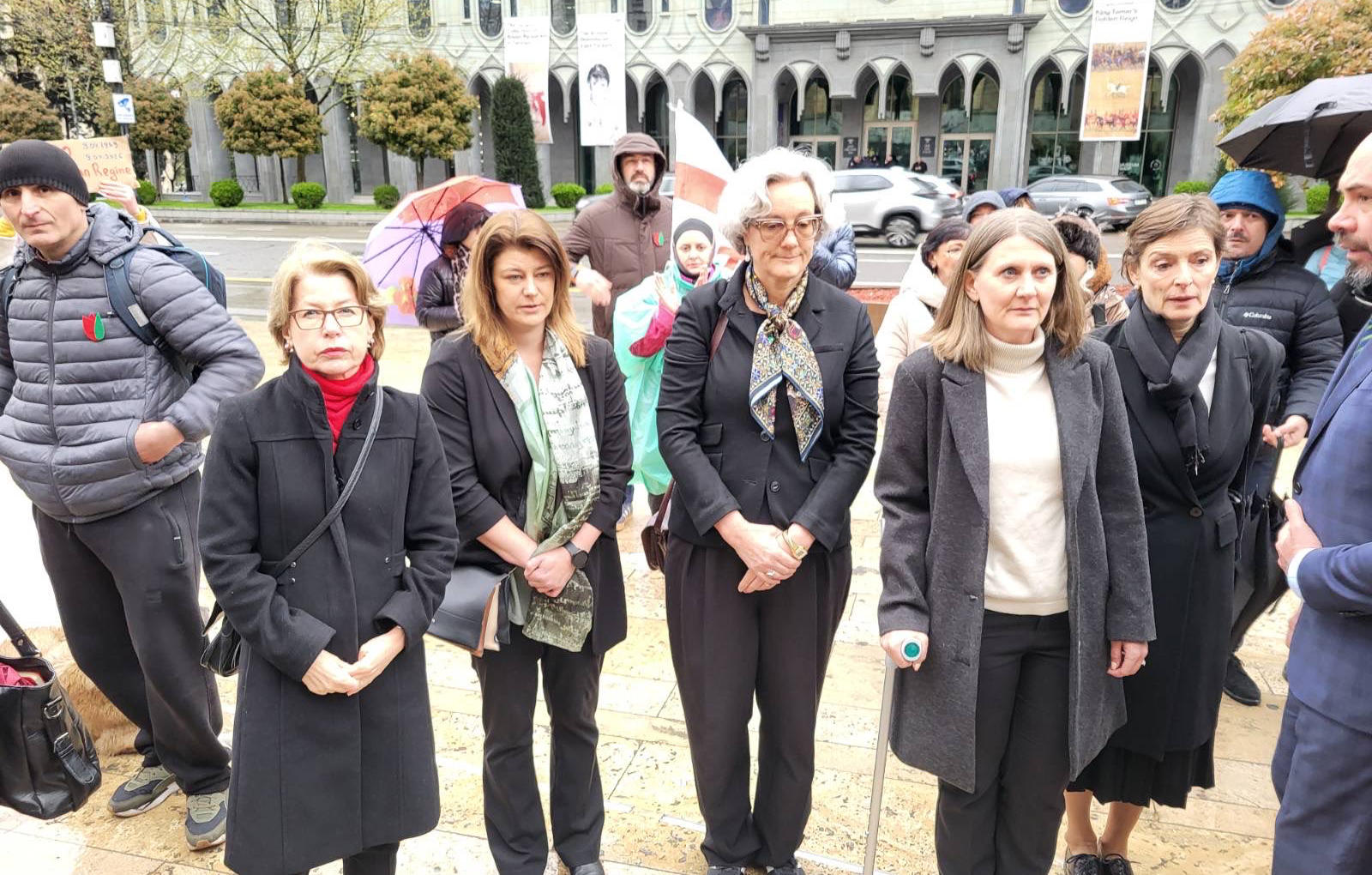 ნორდიკული და ბალტიისპირეთის ქვეყნების ელჩებმა 9 აპრილს დაღუპულთა ხსოვნას პატივი მიაგეს