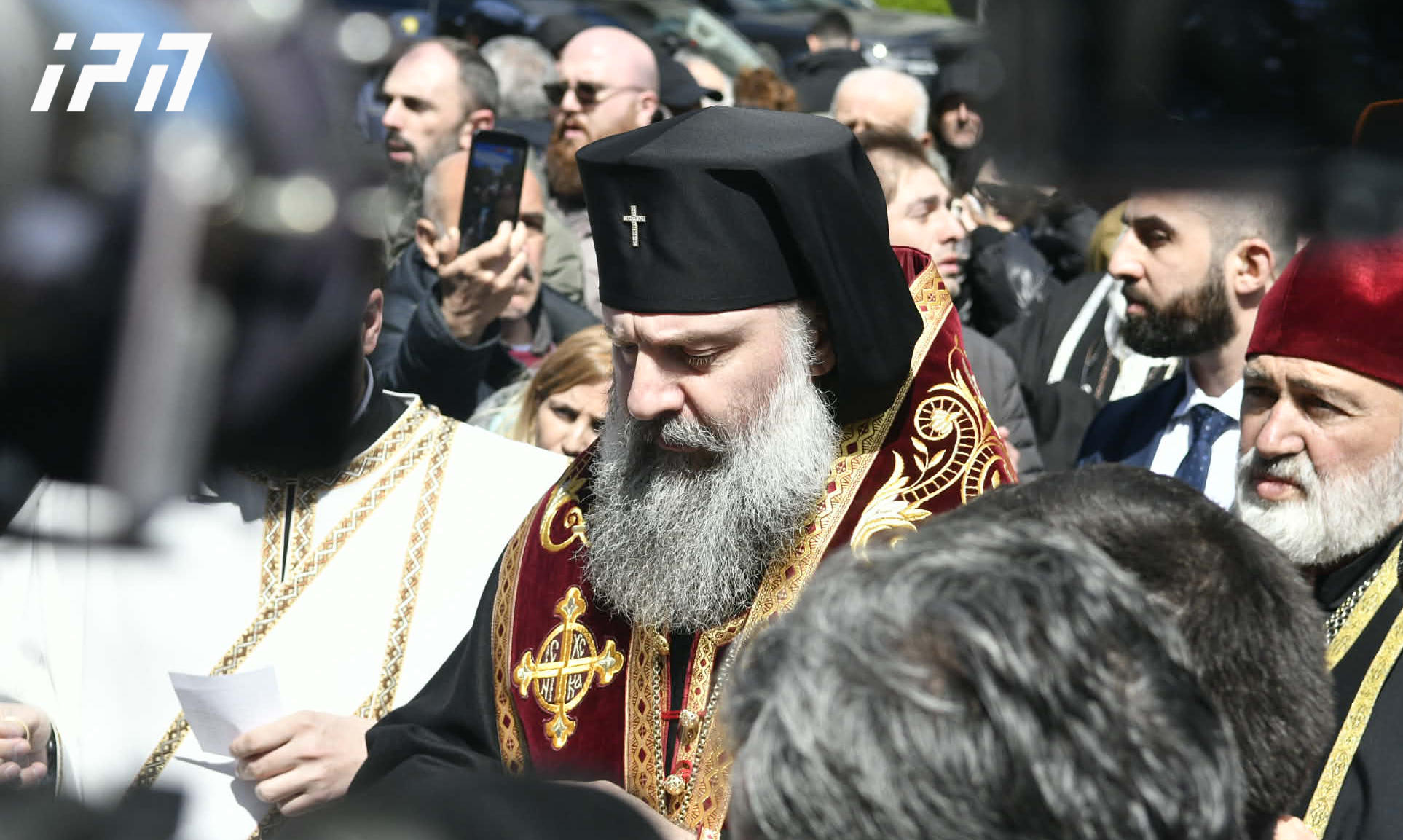 9 აპრილის მემორიალთან მეუფე შიო მივიდა