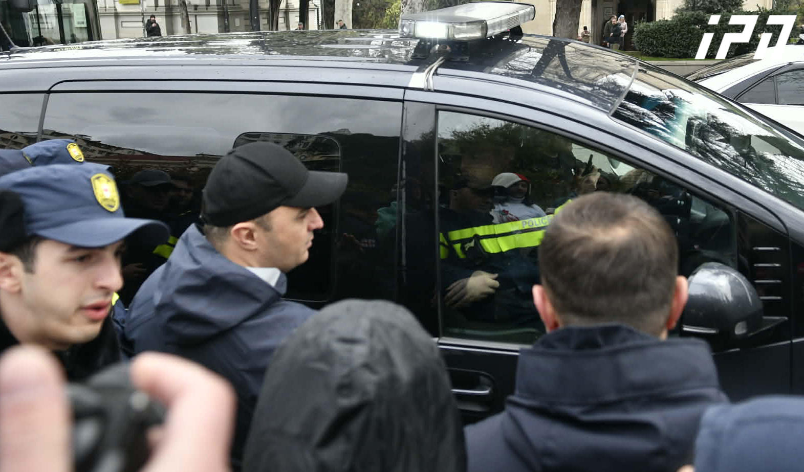 მარიკა არევაძის ინფორმაციით, გუშინ, 9 აპრილის მემორიალთან დაკავებულ მამაკაცს სასამართლომ 10-დღიანი ადმინისტრაციული პატიმრობა შეუფარდა