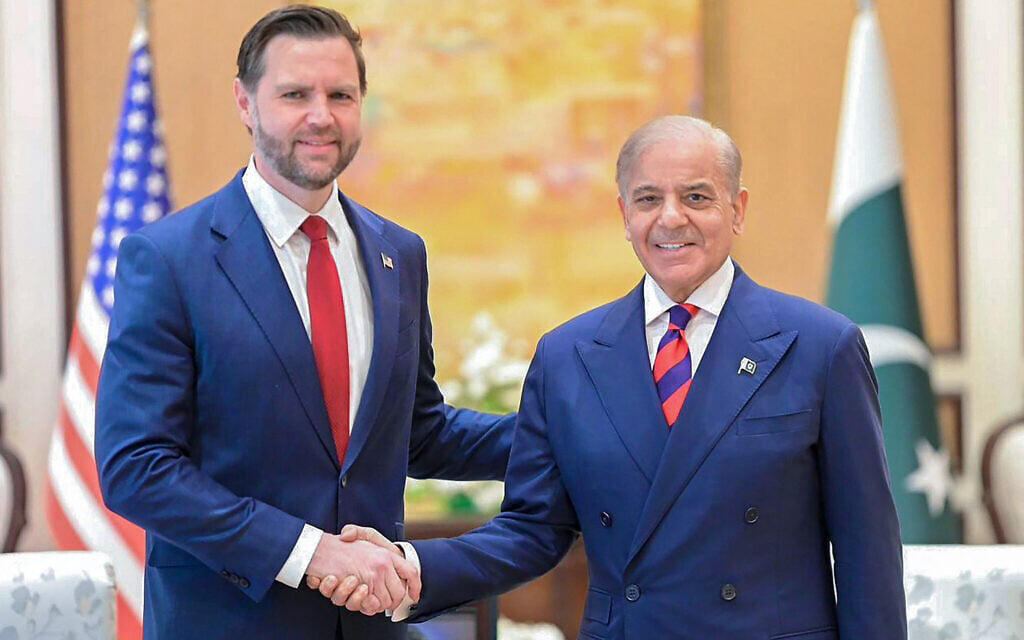 Associated Press - ჯეი დი ვენსი პაკისტანის პრემიერ-მინისტრს შეხვდა