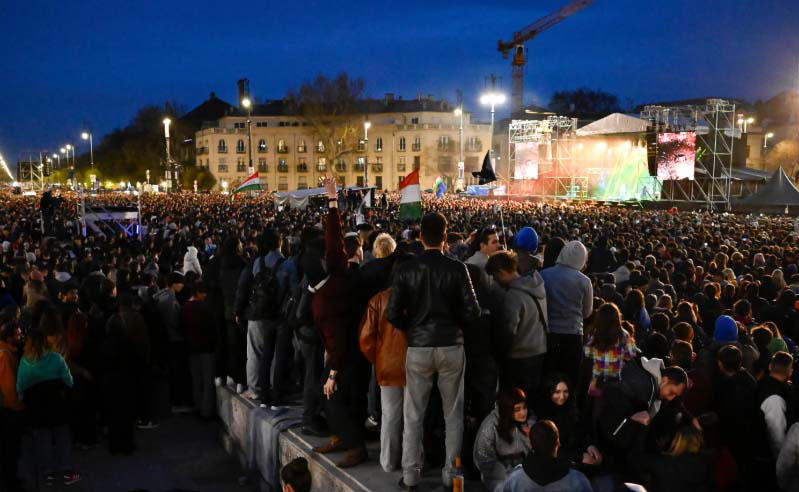 მედია - ბუდაპეშტში ორბანის წინააღმდეგ აქციაზე 100 ათასზე მეტი ადამიანი გამოვიდა