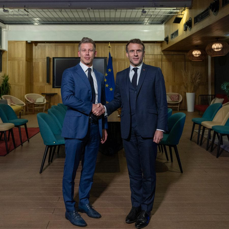 ემანუელ მაკრონი - საფრანგეთი მიესალმება ევროპაში უნგრეთის გამარჯვებას - მოდით, წინ წავწიოთ უფრო სუვერენული ევროპა, ჩვენი კონტინენტის უსაფრთხოებისა და დემოკრატიისთვის