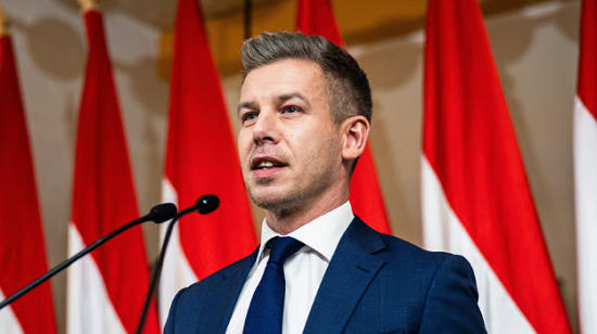 პიტერ მადიარი - პიტერ სიიარტო საგარეო სამინისტროშია და რუსეთის წინააღმდეგ ევროკავშირის სანქციებთან დაკავშირებულ დოკუმენტებს ანადგურებს, მაგრამ ეს მათ არ დაეხმარება