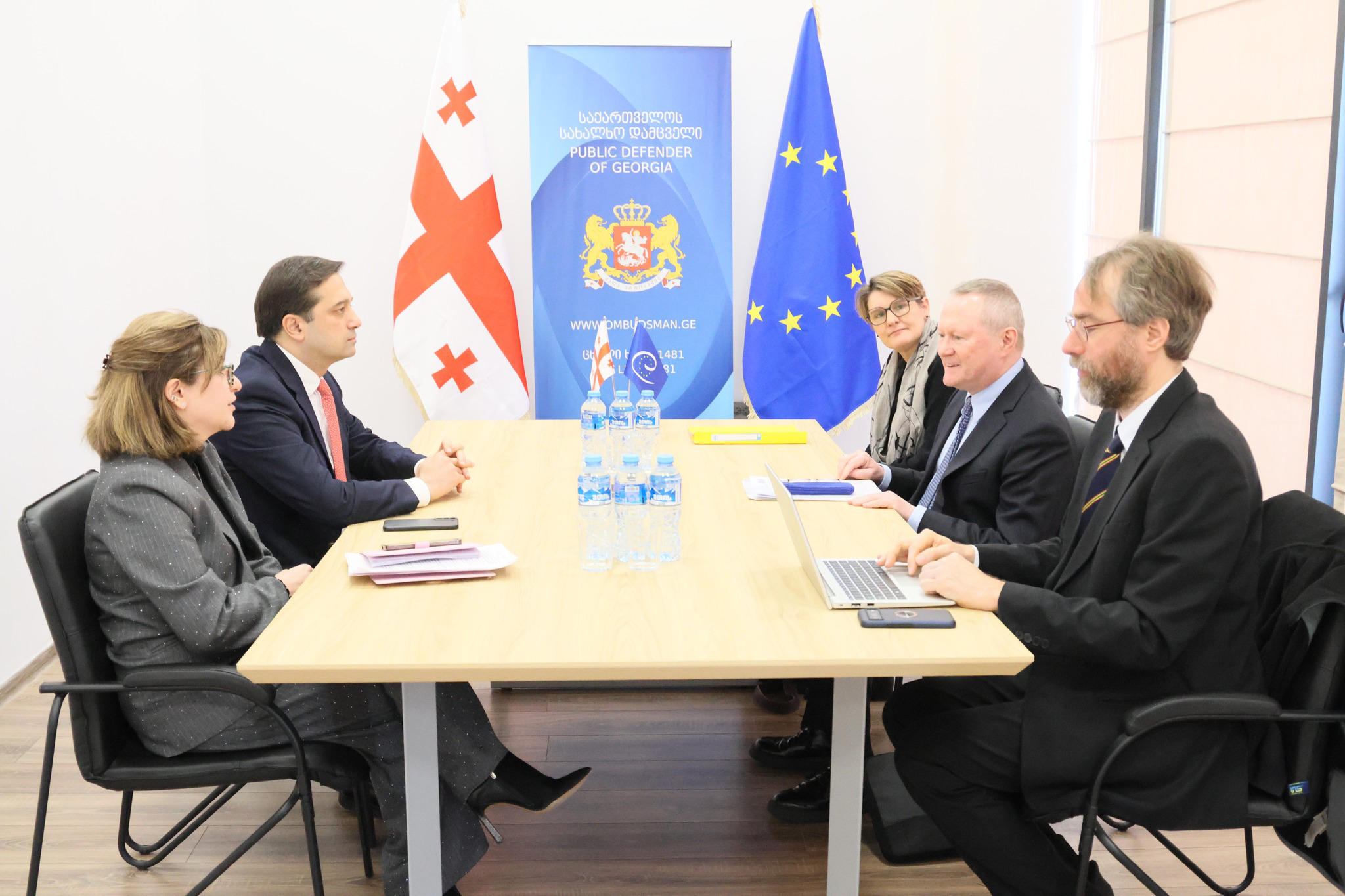 სახალხო დამცველის აპარატი ევროპის საბჭოს ადამიანის უფლებათა კომისარ მაიკლ ო’ფლაერტთან შეხვედრის შემდეგ ინფორმაციას ავრცელებს