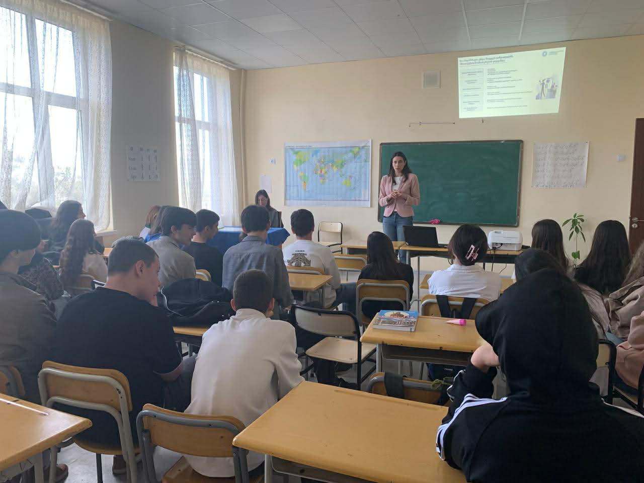 კონკურენციისა და მომხმარებლის დაცვის სააგენტოს წარმომადგენლებმა კახეთის რეგიონის საჯარო სკოლების მოსწავლეებთან საინფორმაციო-საგანმანათლებლო ხასიათის შეხვედრები გამართეს