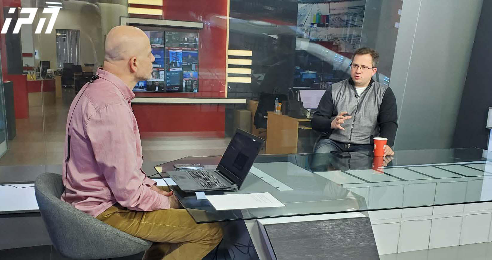 გიორგი მელაშვილი - სიტუაციებისა და ქვეყნების შედარება უმადური საქმეა, მაგრამ მგონია, რომ არსებობს საბაზისო გაკვეთილები, რომელთა გამოტანაც შესაძლებელია და პირველია ის, რომ მადიარმა ოპოზიციური ფლანგის გაერთიანება მოახერხა