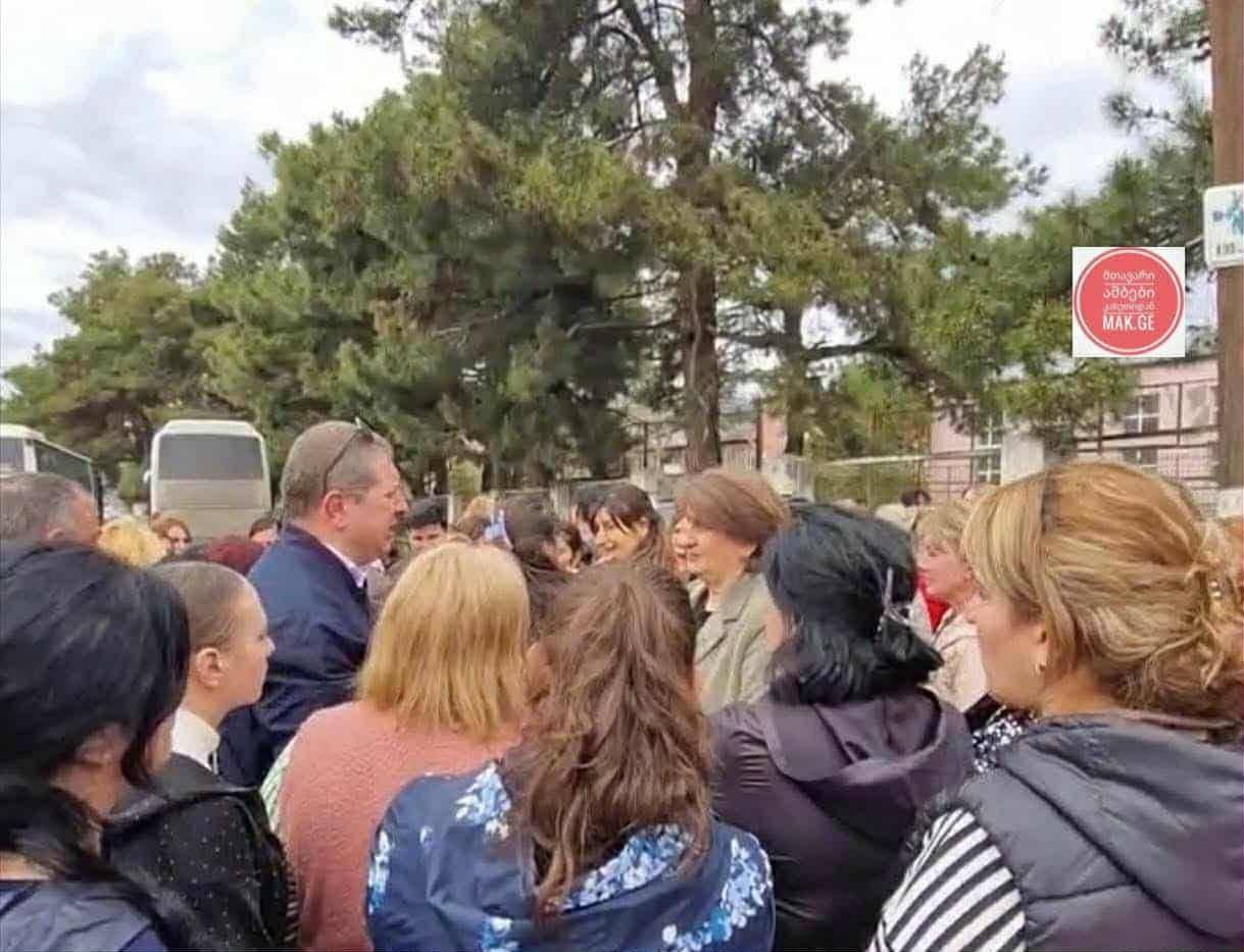 საგარეჯოს მუნიციპალიტეტის სოფელ მანავის საჯარო სკოლის მოსწავლეების მშობლები განათლების სამინისტროს წარმომადგენლებთან შეხვედრას ითხოვენ