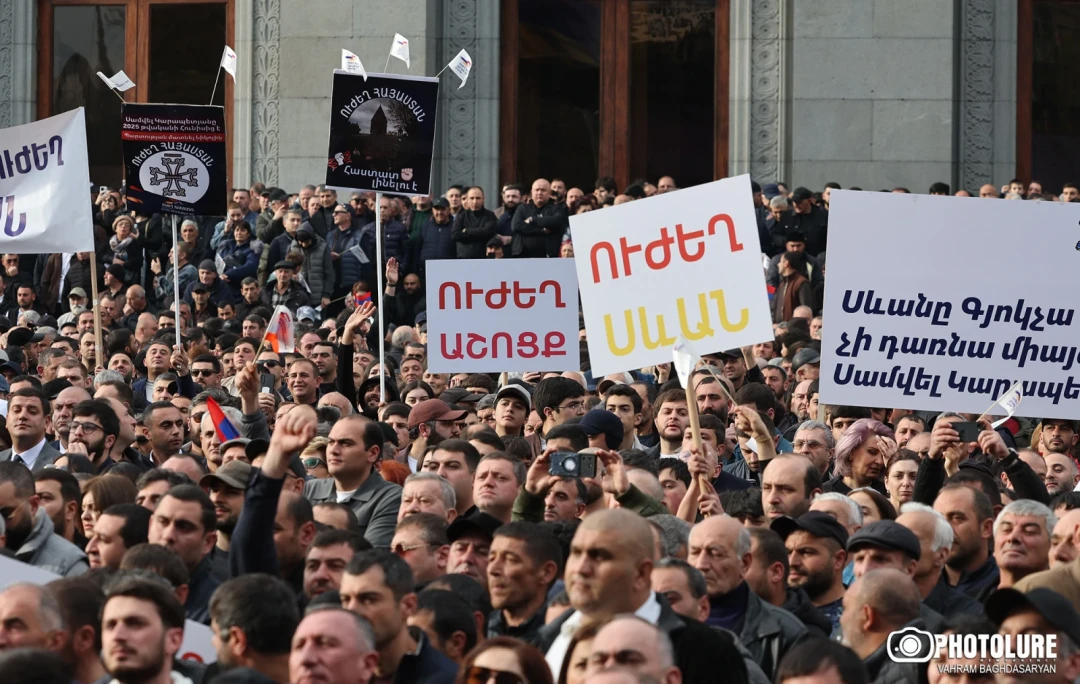 მედია - სომხეთში საარჩევნო მოსყიდვის ბრალდებით მილიარდერ სამველ კარაპეტიანის პრორუსული პარტიის 14 წევრი დააკავეს