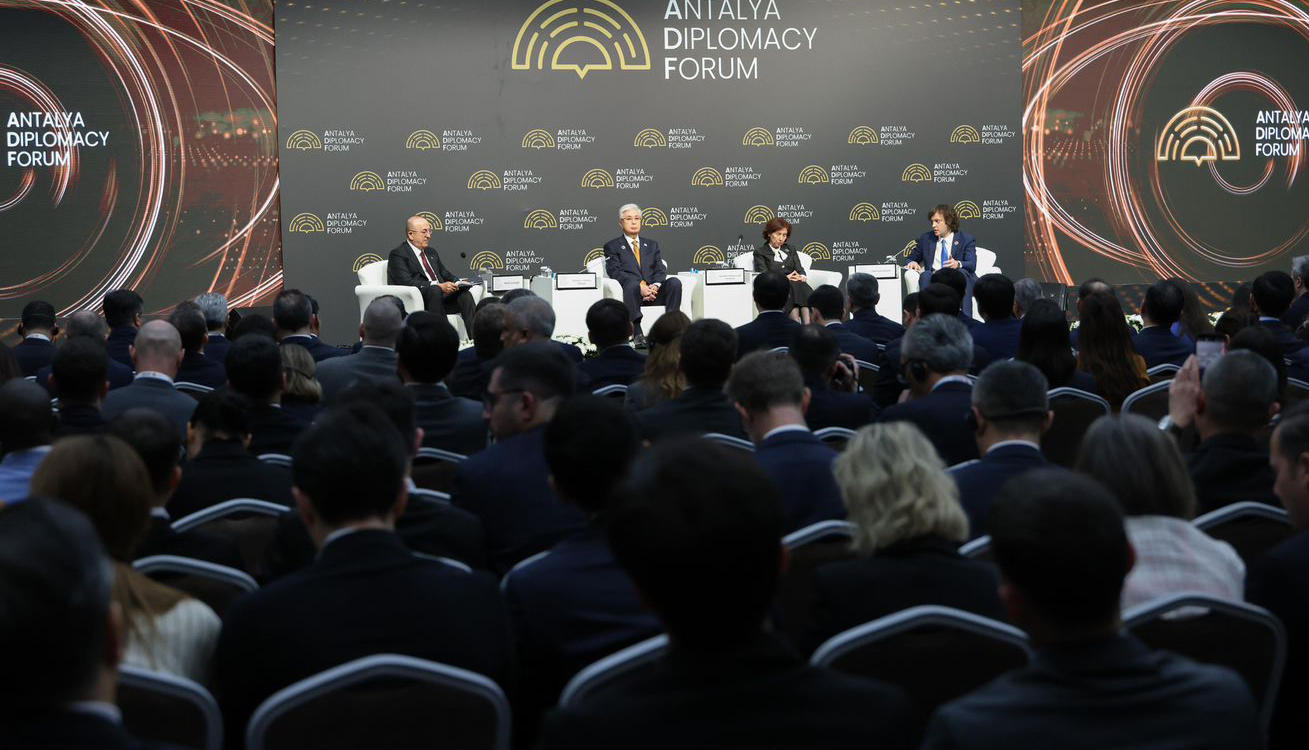 ირაკლი კობახიძე - ლიდერობის სიმწირე და გამორჩეული ლიდერების არარსებობა ერთ-ერთი გამოკვეთილი პრობლემაა თანამედროვე მსოფლიო პოლიტიკის კონტექსტში - თურქეთი და მისი ლიდერი გამონაკლისია