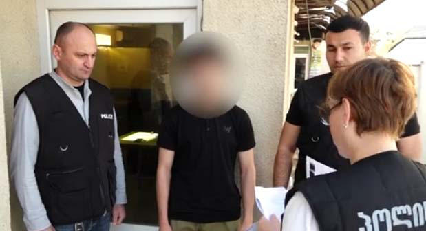 ბოლნისში პოლიციამ ძალადობისა და ჯანმრთელობის განზრახ ნაკლებად მძიმე დაზიანების ბრალდებით ერთი პირი დააკავა