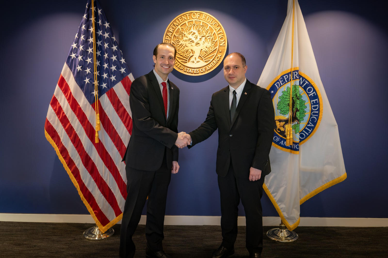 გივი მიქანაძე აშშ-ის განათლების სახელმწიფო მდივნის მოადგილე ნიკოლას კენტს შეხვდა