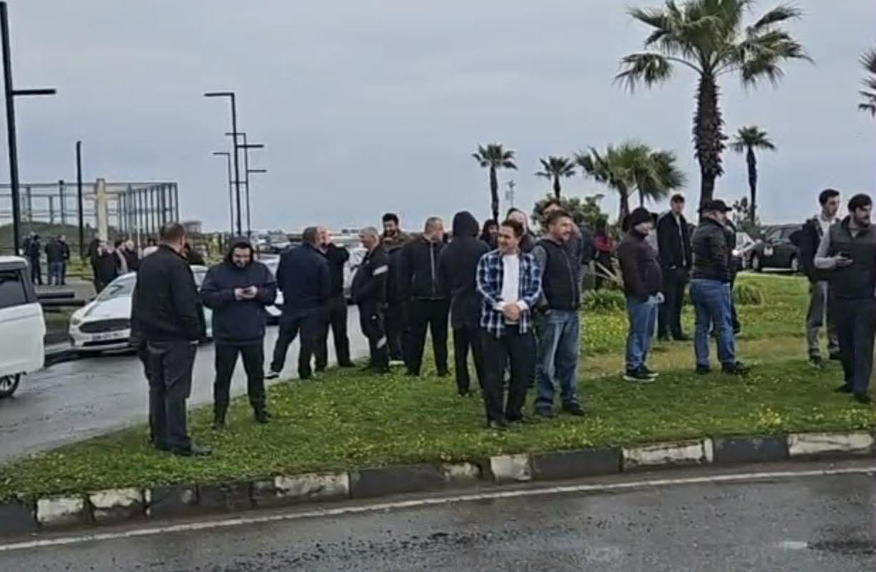 ბათუმში ტაქსის მძღოლები საპროტესტო აქციას მართავენ