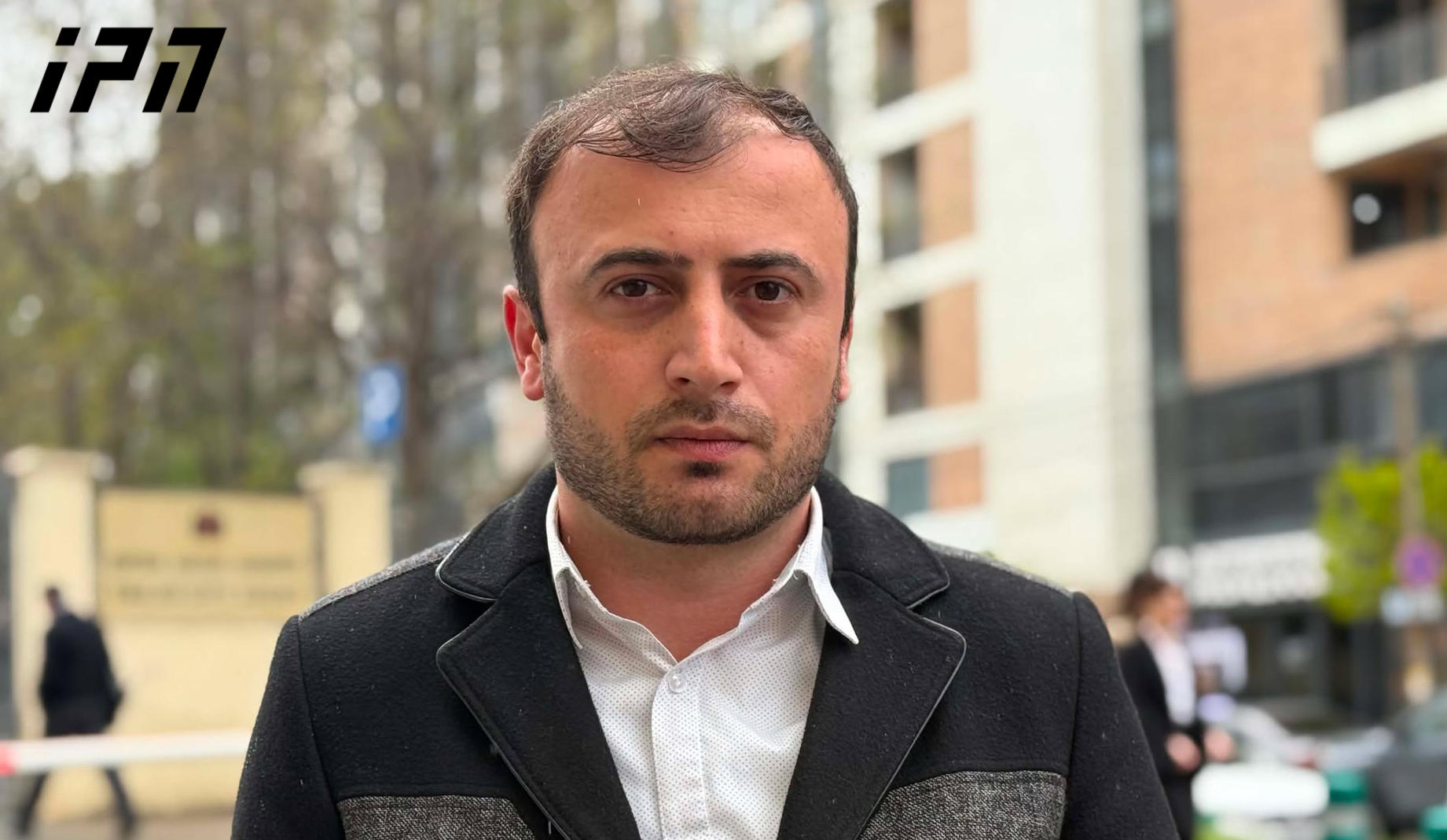 ნანა სანდერის ადვოკატი - ვიდეოში ნანა სანდერი საუბრობს მშვიდობიან აქციაზე და იმაზე, რომ მსხვერპლი არ უნდა იყოს - ეს არის დაცვის მხარის მტკიცებულება, რომ ძალადობის ორგანიზება კი არ სურდა, პირიქით, უნდოდა, აქცია მშვიდობიანად ჩატარებულიყო