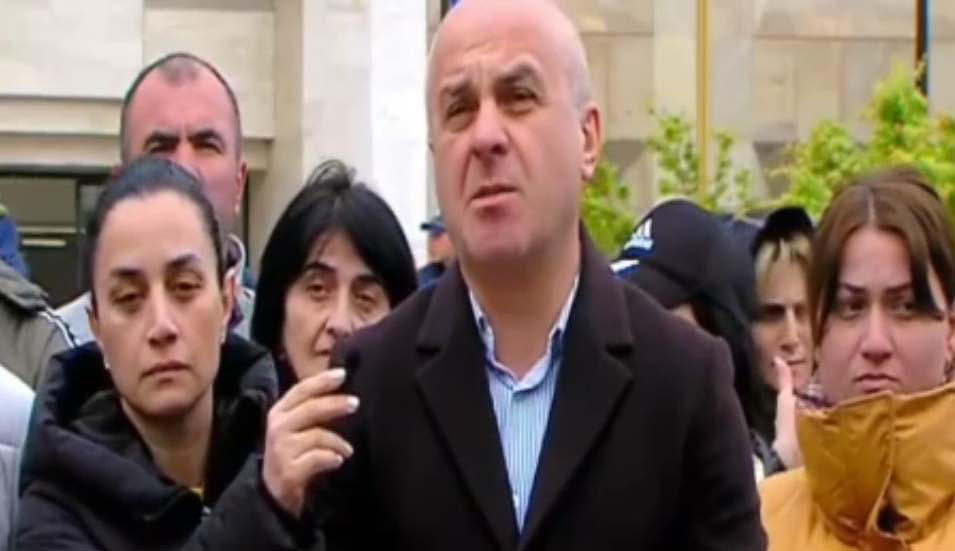 ორგანიზაციის „ერთად ვებრძოლოთ დიუშენის კუნთოვან დისტროფიას“ თავმჯდომარე - მიხეილ სარჯველაძემ დააანონსა ის, რომ შეეგუეთ იმას, რომ არ იქნება მკურნალობა, არ იქნება მედიკამენტები და დარჩებით სახელმწიფოს დახმარების გარეშე