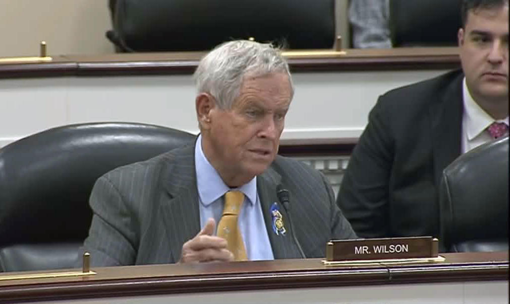 ჯო უილსონი - ომის დამნაშავე პუტინი „ჩინეთის კომუნისტური პარტიის“ მიერ კონტროლირებად ანაკლიის პორტს იყენებს