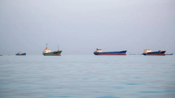 ირანის პარლამენტის ვიცე-სპიკერის განცხადებით, თეირანმა ჰორმუზის სრუტეში გავლისთვის დაწესებული გადასახადიდან პირველი შემოსავალი მიიღო