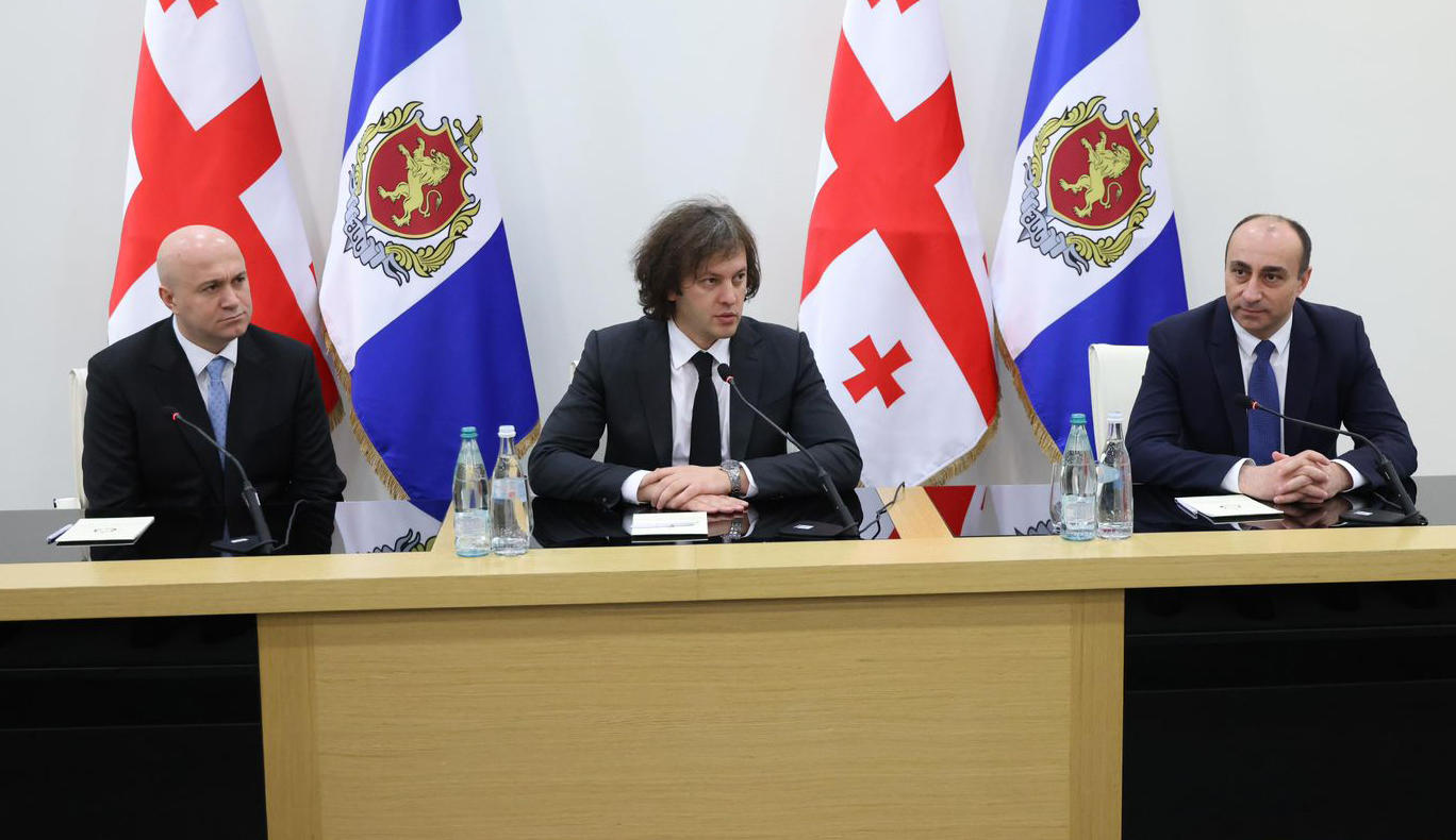 პრემიერ-მინისტრმა შინაგან საქმეთა მინისტრი სულხან თამაზაშვილი უწყების თანამშრომლებს წარუდგინა