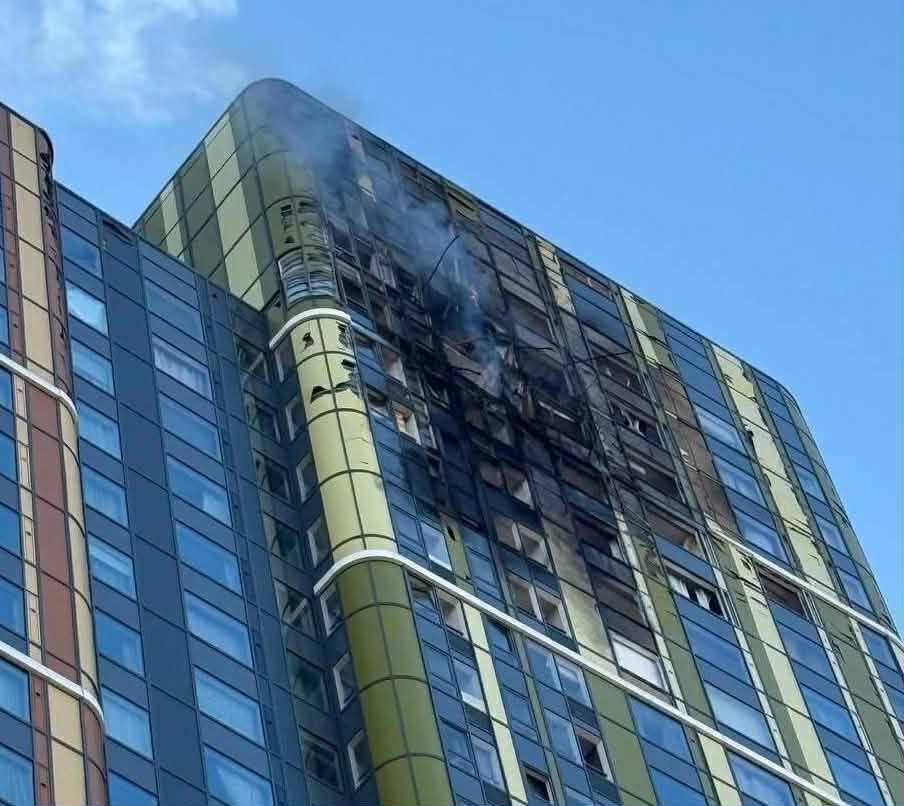 რუსული მედია - რუსეთის ქალაქ ეკატერინბურგში საცხოვრებელ შენობას დრონი მოხვდა - არიან დაშავებულები