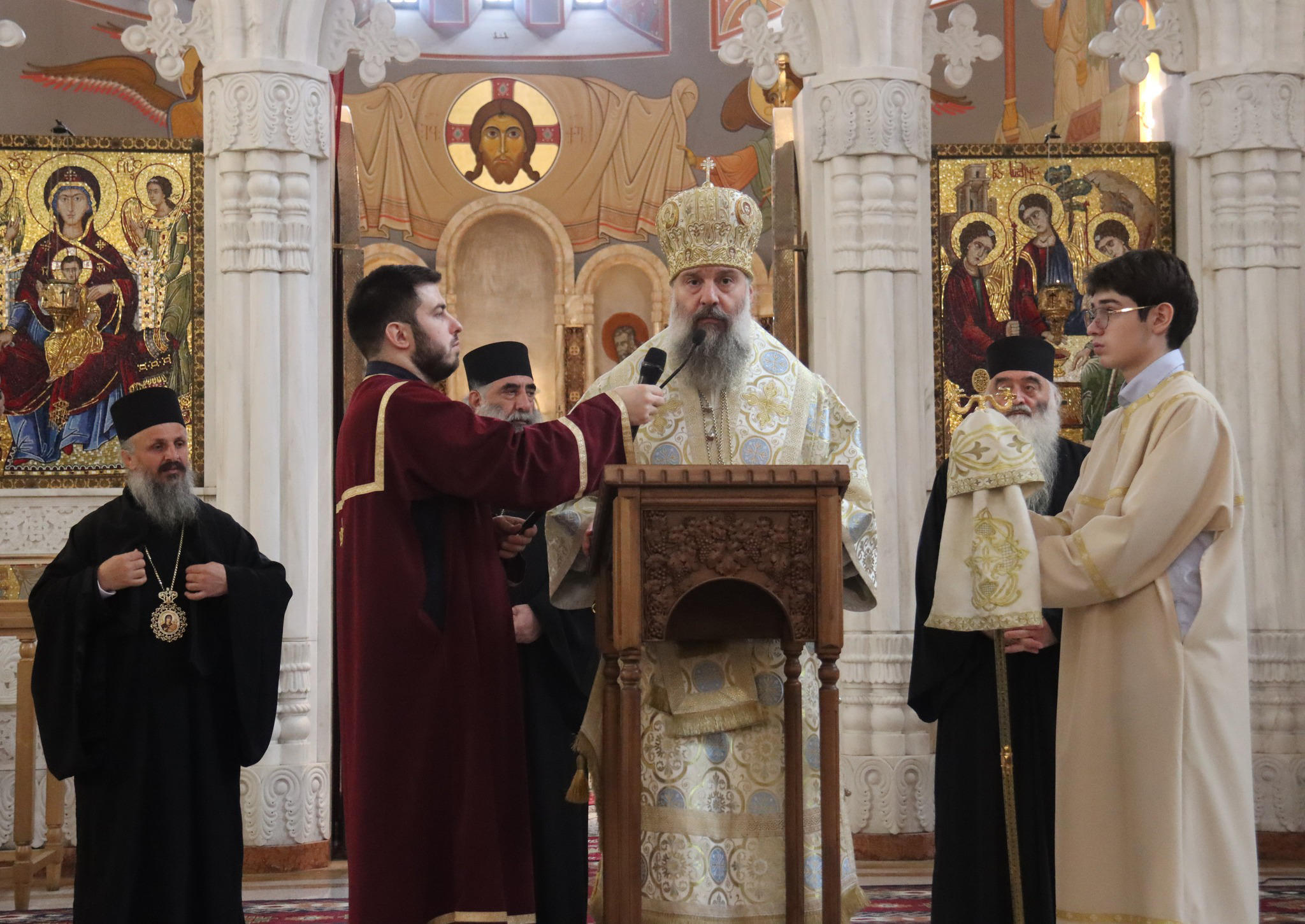 მეუფე შიო - ქალის და მამაკაცის თანასწორუფლებიანობა არ ნიშნავს მათი ბუნებრივი განსხვავებების გაუქმებას და მათი მოწოდებების ერთნაირობას - მათ ღმერთმა ჩაუდო ბუნებაში სხვადასხვა დანიშნულება და ამის წინააღმდეგ წასვლა ნიშნავს ღმერთის წინააღმდეგ წასვლას
