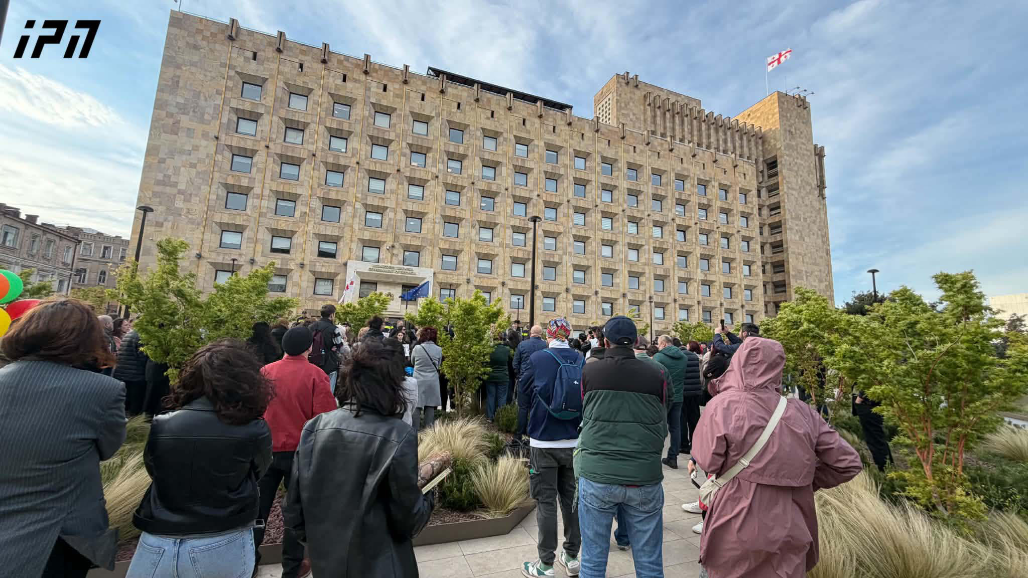 მთავრობის ადმინისტრაციასთან დიუშენით დაავადებული ბავშვების მხარდამჭერი აქცია - “მიეცით ბავშვებს წამალი” მიმდინარეობს