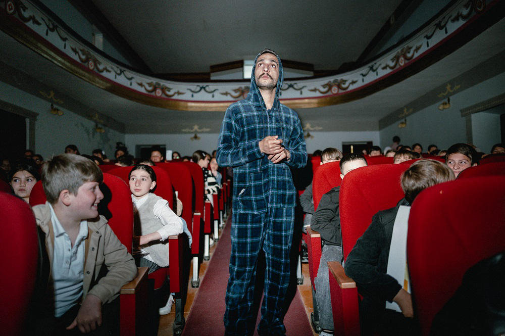 „წინ და წინ - ფინანსობანა“ – 2026 წლის პირველი წარმოდგენა ხულოში გაიმართა