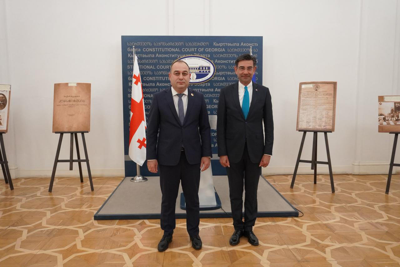 საქართველოში თურქეთის რესპუბლიკის საგანგებო და სრულუფლებიანი ელჩისა და ბათუმში თურქეთის რესპუბლიკის გენერალური კონსულის მოვალეობის შემსრულებელი საქართველოს საკონსტიტუციო სასამართლოში იმყოფებოდნენ