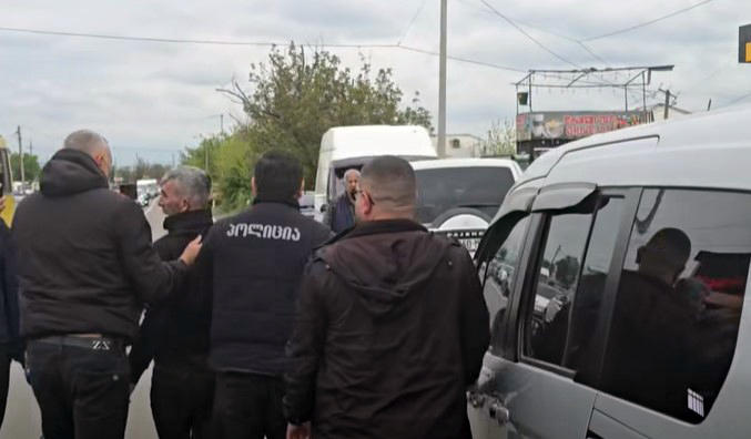 შსს-ს ინფორმაციით, მარნეულში პოლიციასა და ფერმერებს შორის დაპირისპირებისას დაკავებული ორივე პირი ხელწერილის საფუძველზე გაათავისუფლეს